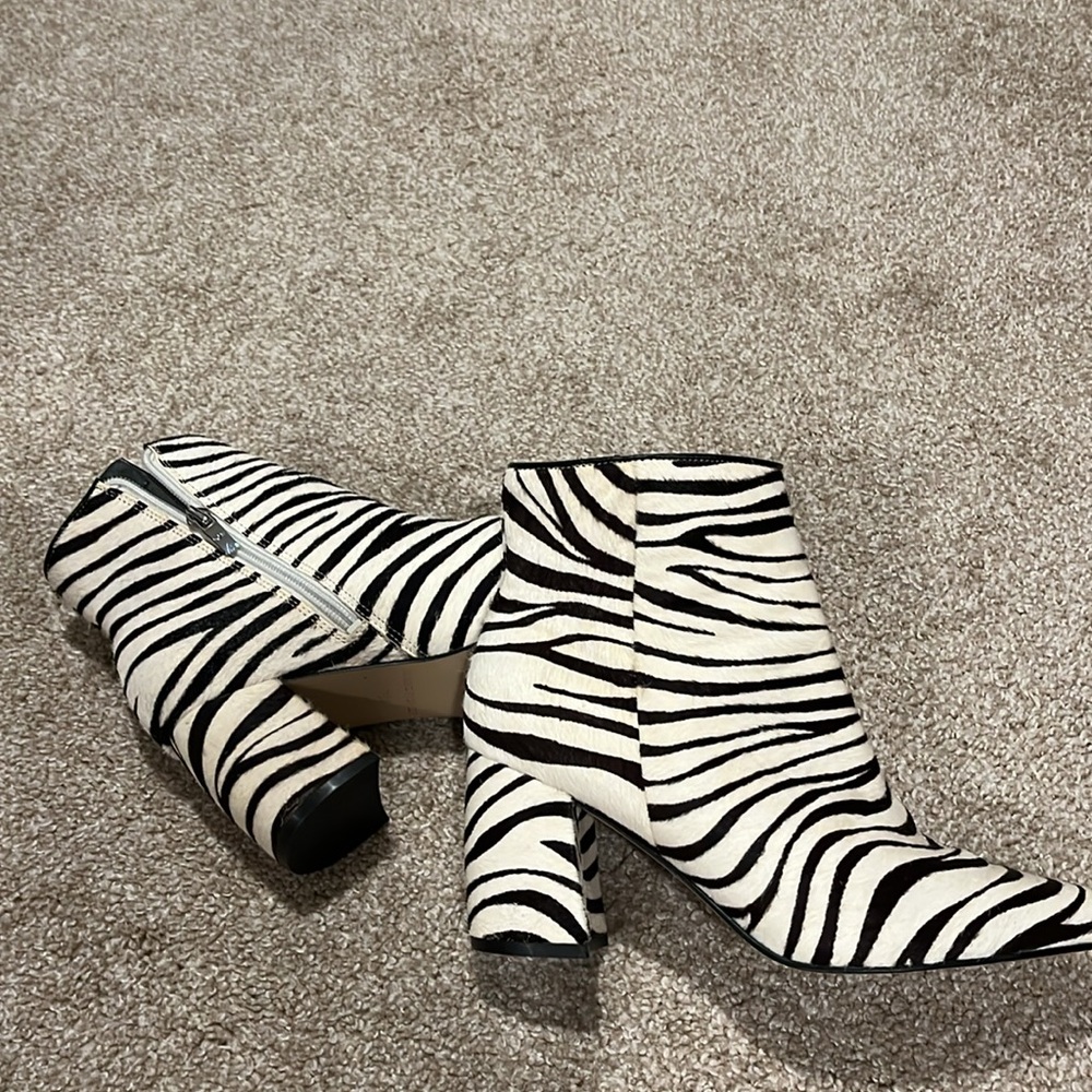 Beautiful high-end animal print booty like new ! - Picture 7 of 9